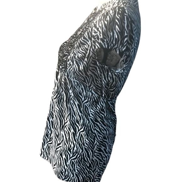 Heart & soul zebra print V-neck size small blouse - Picture 4 of 11